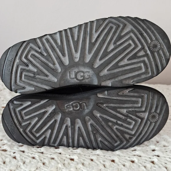 UGG Maddi II Black Shearling Lined Boots Size 4 - Picture 5 of 10